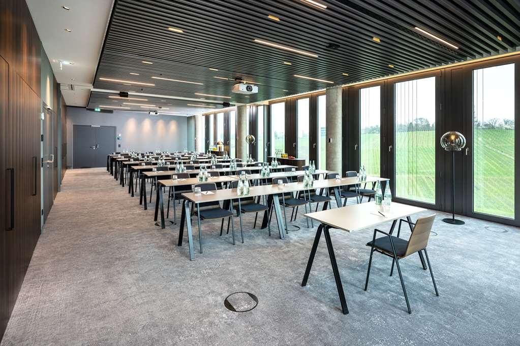 Radisson Blu Hotel At Porsche Design Tower Stuttgart Facilities photo