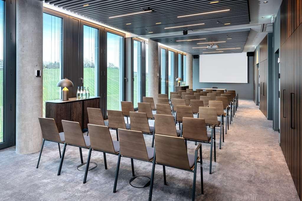 Radisson Blu Hotel At Porsche Design Tower Stuttgart Facilities photo