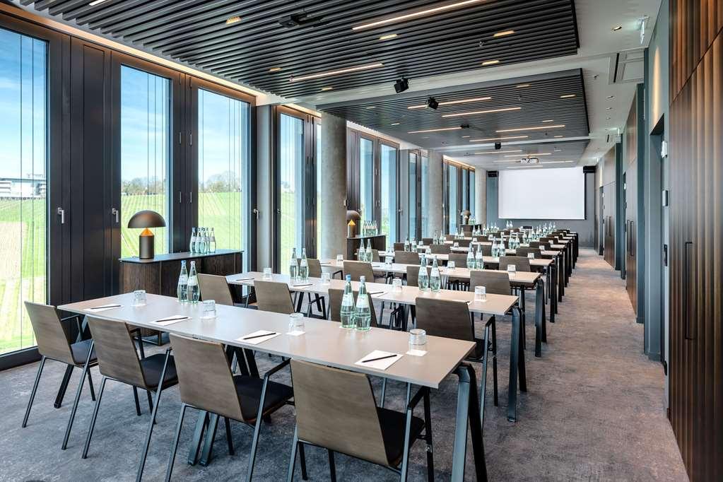 Radisson Blu Hotel At Porsche Design Tower Stuttgart Facilities photo