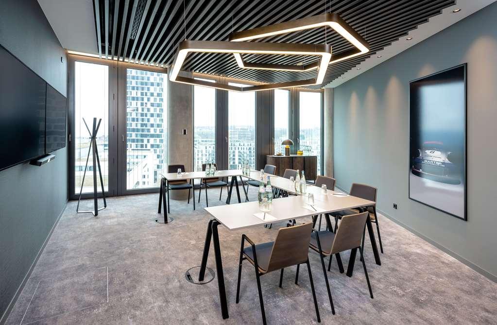 Radisson Blu Hotel At Porsche Design Tower Stuttgart Facilities photo