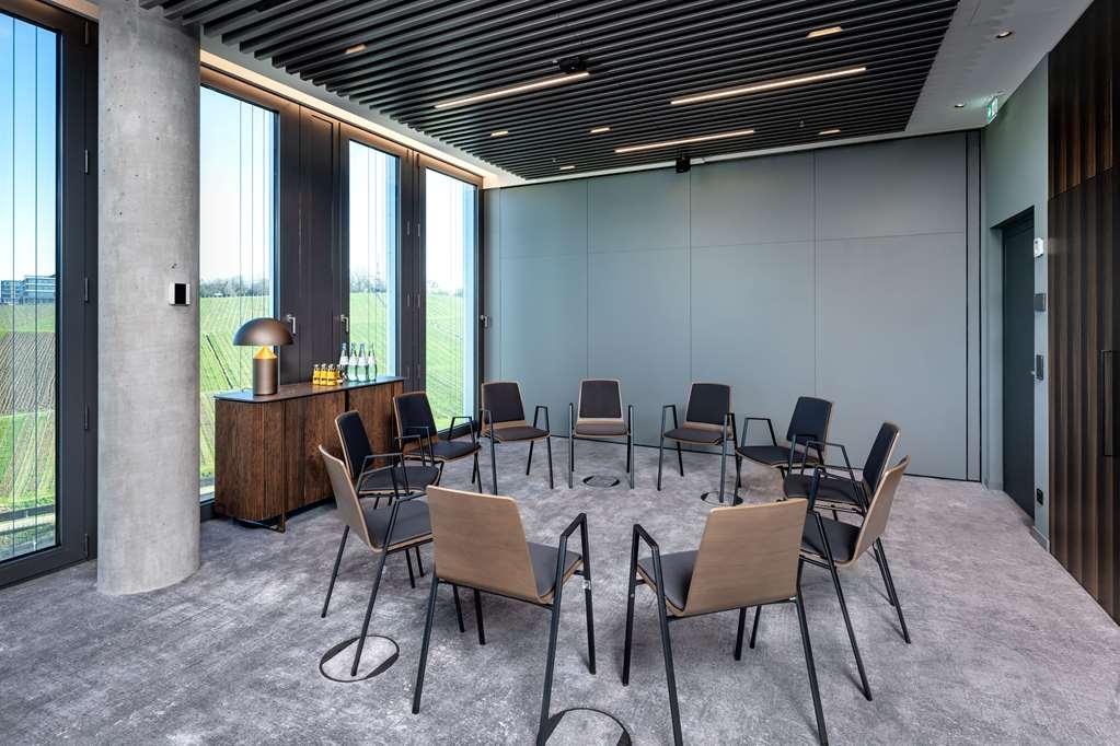 Radisson Blu Hotel At Porsche Design Tower Stuttgart Facilities photo