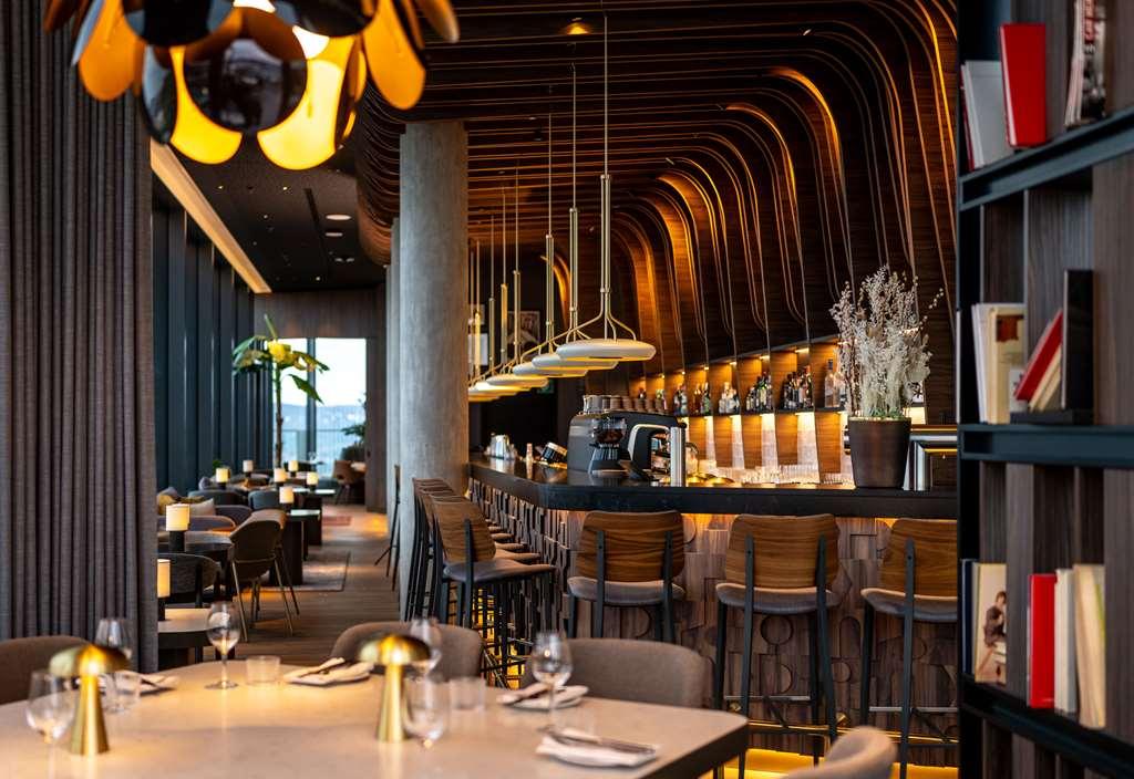 Radisson Blu Hotel At Porsche Design Tower Stuttgart Restaurant photo